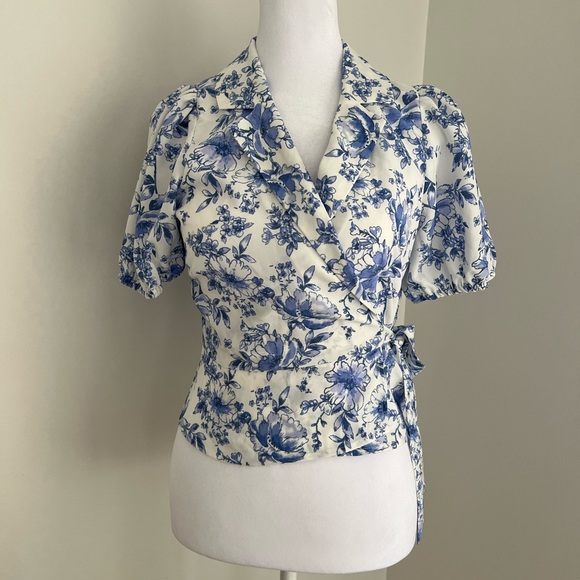 NWT Violets & Roses Stitch Fix Oprah Short Sleeve Floral Wrap Blouse Size: SP - Picture 3 of 9